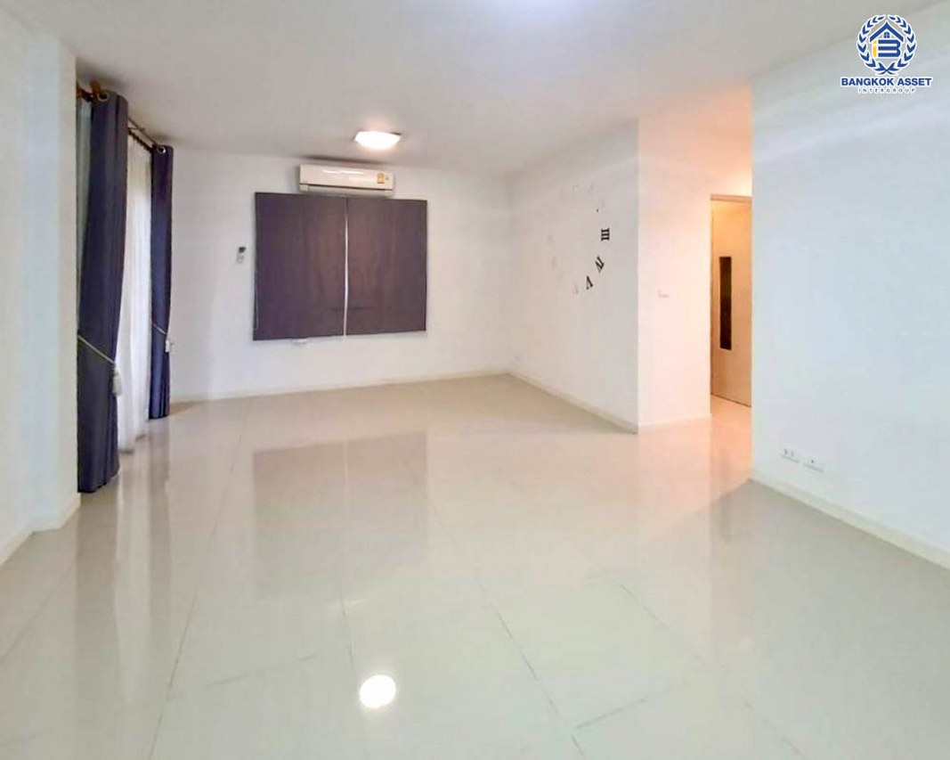 *****บ้านแฝดมือสองนนทบุรี โครงการ คาซ่าเพรสโต้ วงแหวน-ปิ่นเกล้า เนื้อที่กว้าง 35 ตร.ว. พื้นที่ใช้สอย 135 ตร.ม. ฟังก์ชัน 3 ห้องนอน 2 ห้องน้ำ 2 ที่จอดรถ บ้านสวยสภาพดี สิ่งแวดล้อมดี พร้อมแถมฟรี! เครื่องปรับอากาศ บนทำเลดี เชื่อมต่อถนนกาญจนาภิเษก, ถนนรัตนาธิเบศร์  และใกล้รถไฟฟ้าสายสีม่วง "สถานีสามแยกบางใหญ่" ในราคาสุดคุ้ม!