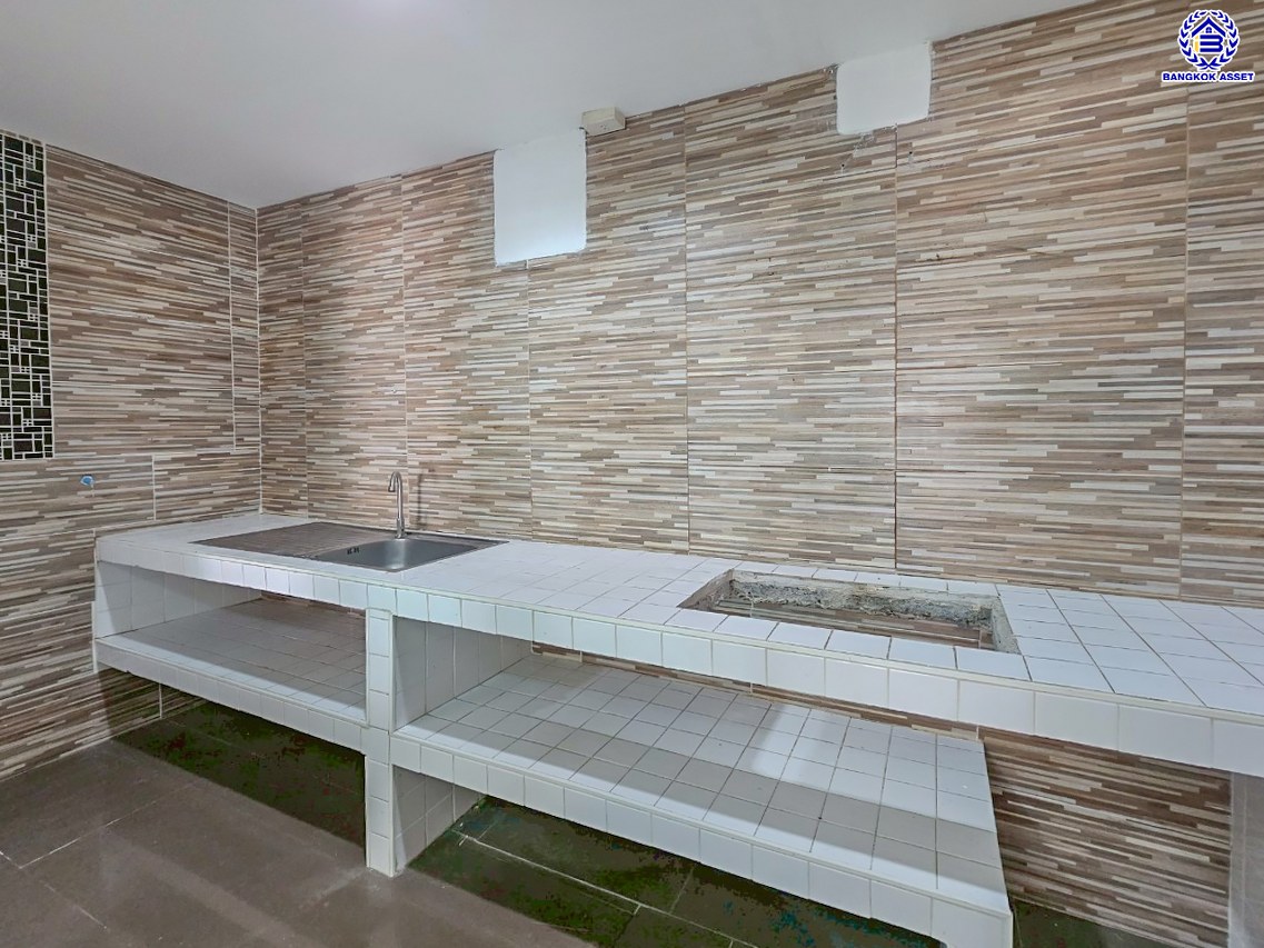 บ้านแฝดมือสองนนทบุรี โครงการ เดอะวิลล่า ท่าอิฐ เนื้อที่ 35.80 ตร.ว. พื้นที่ใช้สอย 135 ตร.ม. ฟังก์ชัน 4 ห้องนอน 2 ห้องน้ำ 2 ที่จอดรถ บนทำเลเดินทางสะดวก เชื่อมต่อถนนชัยพฤกษ์ ถนนรัตนาธิเบศร์ ถนนติวานนท์-ปทุมธานี ใกล้รถไฟฟ้าสายสีม่วง "สถานีบางรักน้อยท่าอิฐ" และจุดขึ้นทางด่วน "ศรีรัช"...