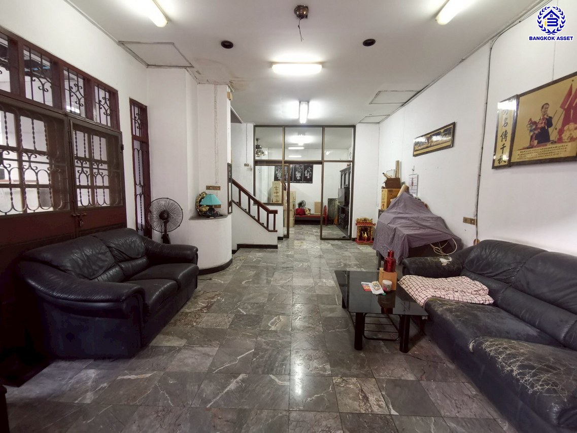 *****บ้านแฝดมือสองกรุงเทพฯ โครงการ ศรีนครินทร์ แกรนด์ แมนชั่น ศรีนครินทร์ 24 เนื้อที่ 44 ตร.ว. พื้นที่ใช้สอย 200 ตร.ม. ฟังก์ชัน 5 ห้องนอน 5 ห้องน้ำ 2 ที่จอดรถ บนทำเลเดินทางสะดวกเชื่อมต่อ ถนนสุขุมวิท77 ถนนพัฒนาการ ใกล้โครงการรถไฟฟ้าสายสีเหลือง "สถานีกลันตัน" และจุดขึ้นทางด่วน "ศรีรัช"