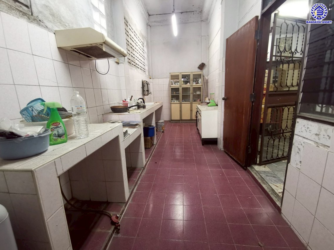 *****บ้านแฝดมือสองกรุงเทพฯ โครงการ ศรีนครินทร์ แกรนด์ แมนชั่น ศรีนครินทร์ 24 เนื้อที่ 44 ตร.ว. พื้นที่ใช้สอย 200 ตร.ม. ฟังก์ชัน 5 ห้องนอน 5 ห้องน้ำ 2 ที่จอดรถ บนทำเลเดินทางสะดวกเชื่อมต่อ ถนนสุขุมวิท77 ถนนพัฒนาการ ใกล้โครงการรถไฟฟ้าสายสีเหลือง "สถานีกลันตัน" และจุดขึ้นทางด่วน "ศรีรัช"