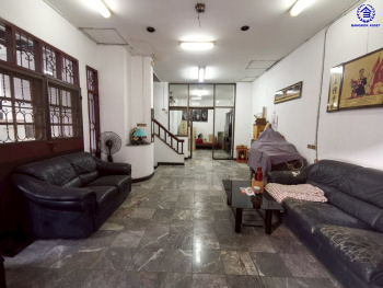 *****บ้านแฝดมือสองกรุงเทพฯ โครงการ ศรีนครินทร์ แกรนด์ แมนชั่น ศรีนครินทร์ 24 เนื้อที่ 44 ตร.ว. พื้นที่ใช้สอย 200 ตร.ม. ฟังก์ชัน 5 ห้องนอน 5 ห้องน้ำ 2 ที่จอดรถ บนทำเลเดินทางสะดวกเชื่อมต่อ ถนนสุขุมวิท77 ถนนพัฒนาการ ใกล้โครงการรถไฟฟ้าสายสีเหลือง "สถานีกลันตัน" และจุดขึ้นทางด่วน "ศรีรัช"