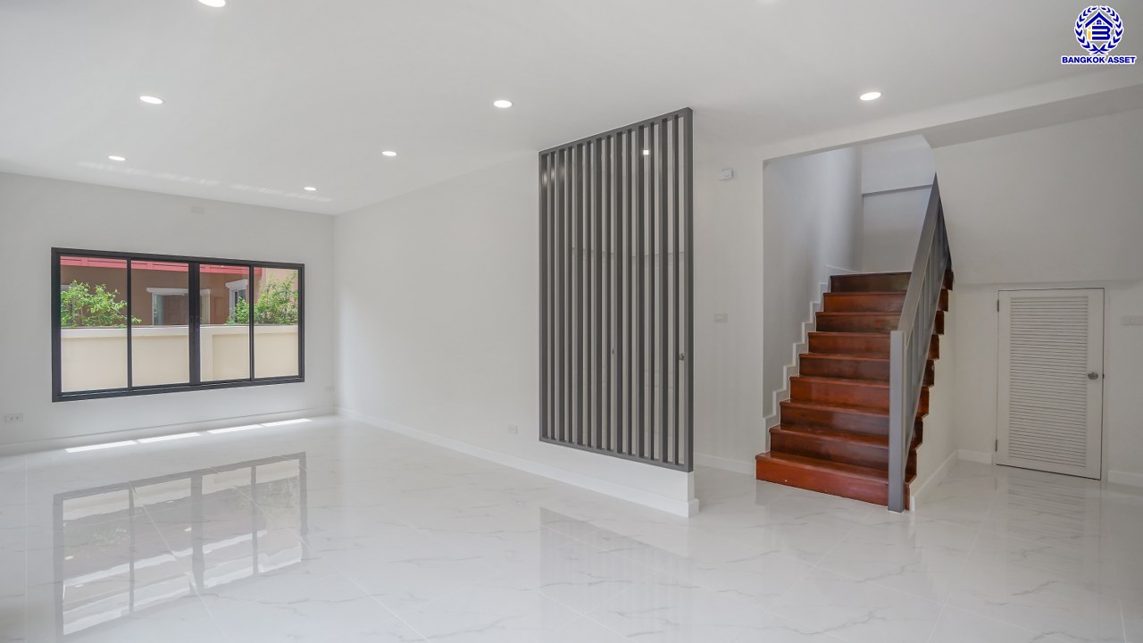 บ้านมือสองตกแต่งใหม่ โครงการ The Nont Project 5 พระราม5 เนื้อที่ 57.4 ตร.ว. พื้นที่ใช้สอย 223.77 ตร.ม. 4 ห้องนอน 3 ห้องน้ำ จอดรถได้ 2 คัน ใกล้รถไฟฟ้าสายสีม่วง "สถานีแยกติวานนท์", ทางด่วน"ศรีรัช" เซ็นทรัลเวสต์เกต และเซ็นทรัลเวสต์วิลล์ ขับรถเพียง 5 นาที ก็ถึงวงเวียนพระราม5 ที่เชื่อมต่ออีกหลายหลายเส้นทางได้อย่างรวดเร็ว