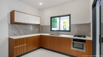 บ้านมือสองตกแต่งใหม่ โครงการ The Nont Project 5 พระราม5 เนื้อที่ 57.4 ตร.ว. พื้นที่ใช้สอย 223.77 ตร.ม. 4 ห้องนอน 3 ห้องน้ำ จอดรถได้ 2 คัน ใกล้รถไฟฟ้าสายสีม่วง "สถานีแยกติวานนท์", ทางด่วน"ศรีรัช" เซ็นทรัลเวสต์เกต และเซ็นทรัลเวสต์วิลล์ ขับรถเพียง 5 นาที ก็ถึงวงเวียนพระราม5 ที่เชื่อมต่ออีกหลายหลายเส้นทางได้อย่างรวดเร็ว