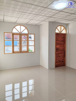 ทาวน์เฮ้าส์มือสองนครปฐม โครงการ วังมณี เพชรเกษม เนื้อที่ 16 ตร.ว. พื้นที่ใช้สอย 90 ตร.ม. ฟังก์ชัน 2 ห้องนอน 1 ห้องน้ำ 1 ที่จอดรถ บนทำเลเดินทางสะดวก เชื่อมต่อ ถนนกาญจนาภิเษก, ถนนรัตนาธิเบศร์ ใกล้รถไฟฟ้าสายสีม่วง "สถานีตลาดบางใหญ่" และจุดขึ้นทางด่วน "ศรีรัช"