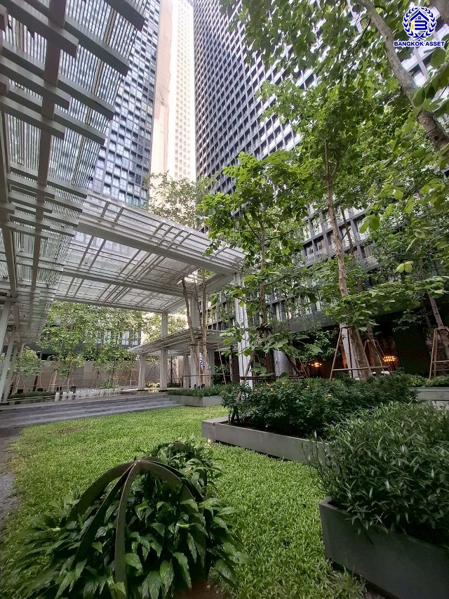 คอนโดมือสองย่านกรุงเทพฯ โนเบิล เพลินจิตคอนโด พื้นที่ใช้สอยขนาด 58.20 ตร.ม ฟังก์ชัน 1 ห้องนอน 1 ห้องน้ำ 1 ห้องนั่งเล่น ที่จอดรถ 1 คัน พร้อมเข้าอยู่ บนทำเลเดินทางสะดวก เชื่อมต่อถนนเพลินจิต, ถนนสุขุมวิท, ถนนวิทยุ, ถนนเพชรบุรี ใกล้รถไฟฟ้าสายสีเขียวอ่อน "สถานีเพลินจิต" และทางด่วน "เพลินจิต"