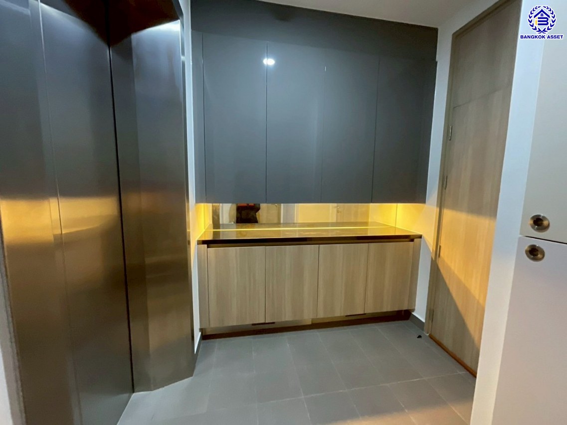 คอนโดมือสองย่านกรุงเทพฯ โนเบิล เพลินจิตคอนโด พื้นที่ใช้สอยขนาด 58.20 ตร.ม ฟังก์ชัน 1 ห้องนอน 1 ห้องน้ำ 1 ห้องนั่งเล่น ที่จอดรถ 1 คัน พร้อมเข้าอยู่ บนทำเลเดินทางสะดวก เชื่อมต่อถนนเพลินจิต, ถนนสุขุมวิท, ถนนวิทยุ, ถนนเพชรบุรี ใกล้รถไฟฟ้าสายสีเขียวอ่อน "สถานีเพลินจิต" และทางด่วน "เพลินจิต"