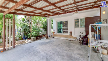 บ้านแฝดมือสองนนทบุรี โครงการ ชวนชื่น พระราม7-สิรินธร เนื้อที่ 37.10 ตร.ว. พื้นที่ใช้สอย 150 ตร.ม. ฟังก์ชัน 3 ห้องนอน 2 ห้องน้ำ จอดรถได้ 1 คัน บนทำเลดีเชื่อมต่อหลายเส้นทาง ใกล้จุดขึ้นทางด่วน "ศรีรัช-วงแหวนรอบนอก" รถไฟฟ้าสายสีแดง "สถานีบางบำหรุ" และรถไฟฟ้าสายสีน้ำเงิน "สถานีบางอ้อ"