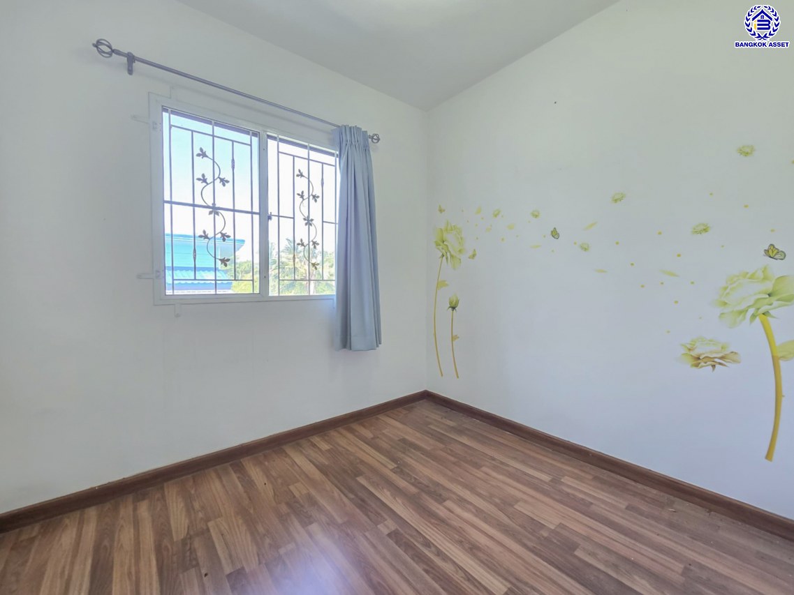 *****ทาวน์เฮ้าส์มือสองกรุงเทพมหานคร โครงการ พฤกษาวิลล์42 เทอดไท เนื้อที่กว้าง 19.80 ตร.ว. พื้นที่ใช้สอย 100 ตร.ม. ฟังก์ชัน 3 ห้องนอน 2 ห้องน้ำ 1 ที่จอดรถ บนทำเลเดินทางสะดวก เชื่อมต่อ ถนนกัลปพฤกษ์, ถนนราชพฤกษ์, ถนนเพชรเกษม ใกล้รถไฟฟ้าสายน้ำเงิน สถานีหลักสอง และ จุดขึ้นทางด่วน ใกล้จุดขึ้นทางด่วน วงแหวนกาญจนาภิเษก