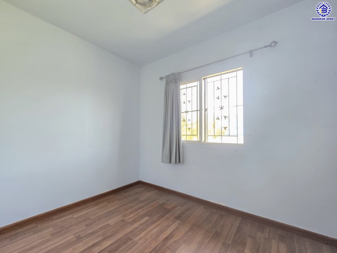 *****ทาวน์เฮ้าส์มือสองกรุงเทพมหานคร โครงการ พฤกษาวิลล์42 เทอดไท เนื้อที่กว้าง 19.80 ตร.ว. พื้นที่ใช้สอย 100 ตร.ม. ฟังก์ชัน 3 ห้องนอน 2 ห้องน้ำ 1 ที่จอดรถ บนทำเลเดินทางสะดวก เชื่อมต่อ ถนนกัลปพฤกษ์, ถนนราชพฤกษ์, ถนนเพชรเกษม ใกล้รถไฟฟ้าสายน้ำเงิน สถานีหลักสอง และ จุดขึ้นทางด่วน ใกล้จุดขึ้นทางด่วน วงแหวนกาญจนาภิเษก