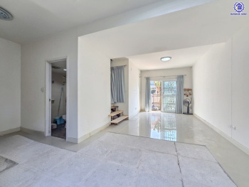 *****ทาวน์เฮ้าส์มือสองกรุงเทพมหานคร โครงการ พฤกษาวิลล์42 เทอดไท เนื้อที่กว้าง 19.80 ตร.ว. พื้นที่ใช้สอย 100 ตร.ม. ฟังก์ชัน 3 ห้องนอน 2 ห้องน้ำ 1 ที่จอดรถ บนทำเลเดินทางสะดวก เชื่อมต่อ ถนนกัลปพฤกษ์, ถนนราชพฤกษ์, ถนนเพชรเกษม ใกล้รถไฟฟ้าสายน้ำเงิน สถานีหลักสอง และ จุดขึ้นทางด่วน ใกล้จุดขึ้นทางด่วน วงแหวนกาญจนาภิเษก