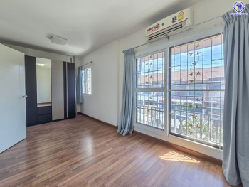 *****ทาวน์เฮ้าส์มือสองกรุงเทพมหานคร โครงการ พฤกษาวิลล์42 เทอดไท เนื้อที่กว้าง 19.80 ตร.ว. พื้นที่ใช้สอย 100 ตร.ม. ฟังก์ชัน 3 ห้องนอน 2 ห้องน้ำ 1 ที่จอดรถ บนทำเลเดินทางสะดวก เชื่อมต่อ ถนนกัลปพฤกษ์, ถนนราชพฤกษ์, ถนนเพชรเกษม ใกล้รถไฟฟ้าสายน้ำเงิน สถานีหลักสอง และ จุดขึ้นทางด่วน ใกล้จุดขึ้นทางด่วน วงแหวนกาญจนาภิเษก