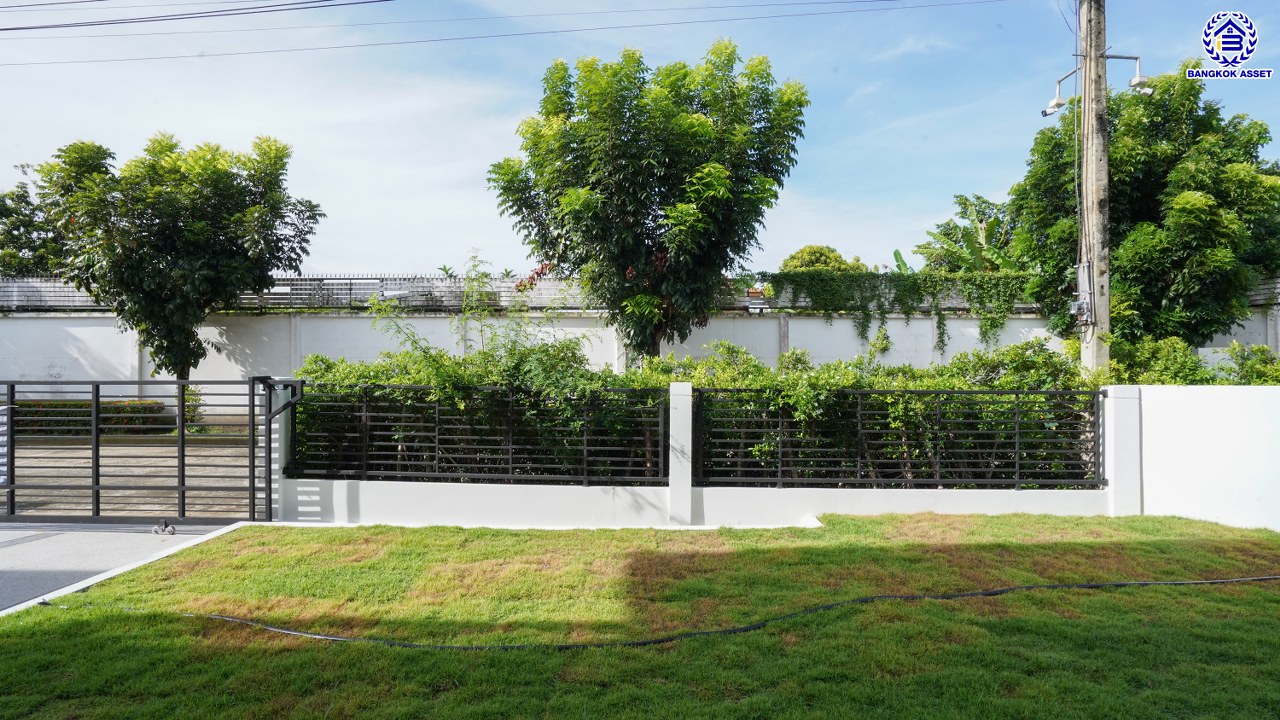 บ้านมือสองตกแต่งใหม่ โครงการ เพอร์เฟคเพลส3 ราชพฤกษ์ คุณภาพแบรนด์ Property Perfect เนื้อที่ 64 ตร.ว. พื้นที่ใช้สอย 210.06 ตร.ม. หลังใหญ่ตอบโจทย์ทุกการอยู่อาศัย ฟังก์ชัน 3 ห้องนอน 3 ห้องน้ำ 2 ที่จอดรถ บนทำเลติดถนนราชพฤกษ์ ใกล้วงเวียนพระราม5 และรถไฟฟ้าสายสีม่วง "สถานีบางรักน้อยท่าอิฐ"