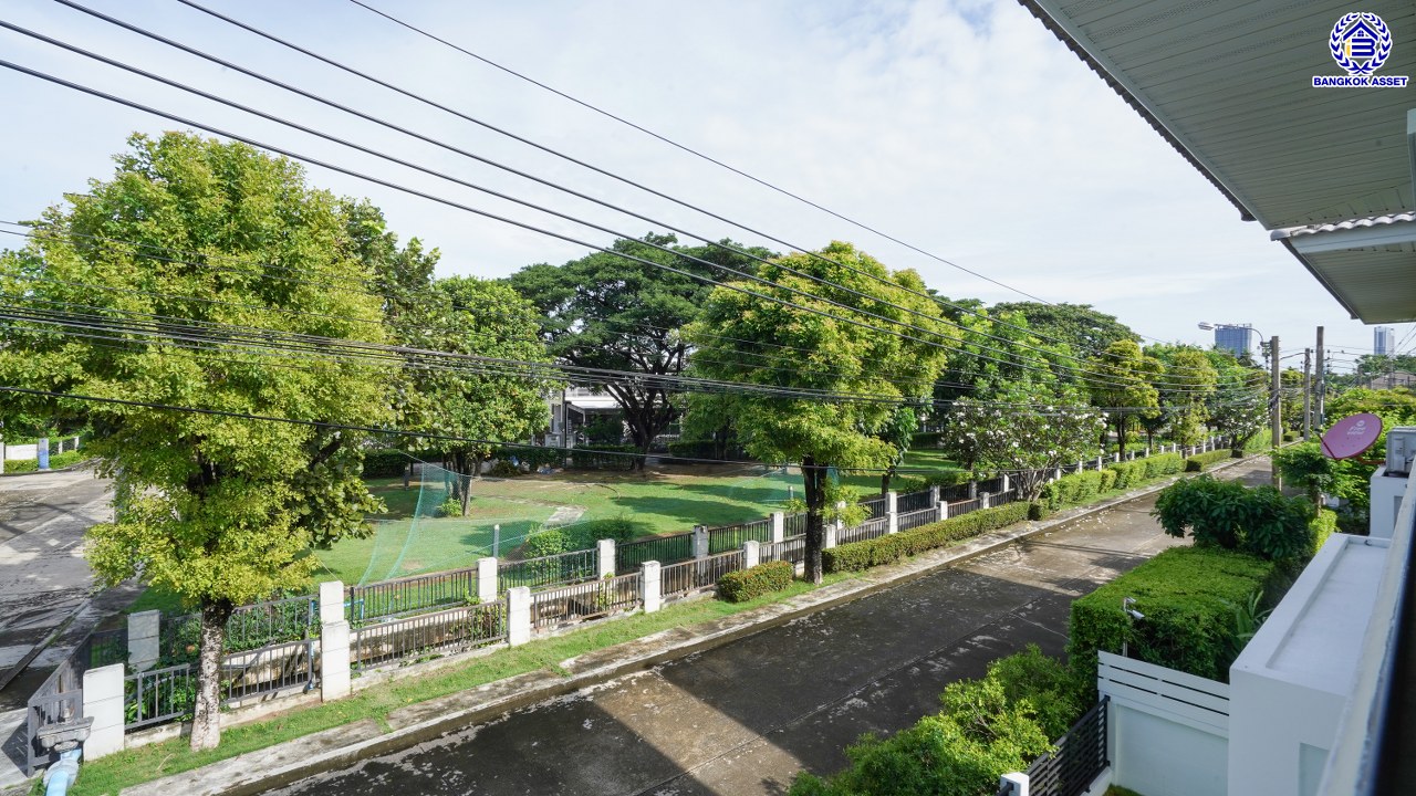 บ้านมือสองตกแต่งใหม่ โครงการ เพอร์เฟคเพลส3 ราชพฤกษ์ คุณภาพแบรนด์ Property Perfect เนื้อที่ 64 ตร.ว. พื้นที่ใช้สอย 210.06 ตร.ม. หลังใหญ่ตอบโจทย์ทุกการอยู่อาศัย ฟังก์ชัน 3 ห้องนอน 3 ห้องน้ำ 2 ที่จอดรถ บนทำเลติดถนนราชพฤกษ์ ใกล้วงเวียนพระราม5 และรถไฟฟ้าสายสีม่วง "สถานีบางรักน้อยท่าอิฐ"