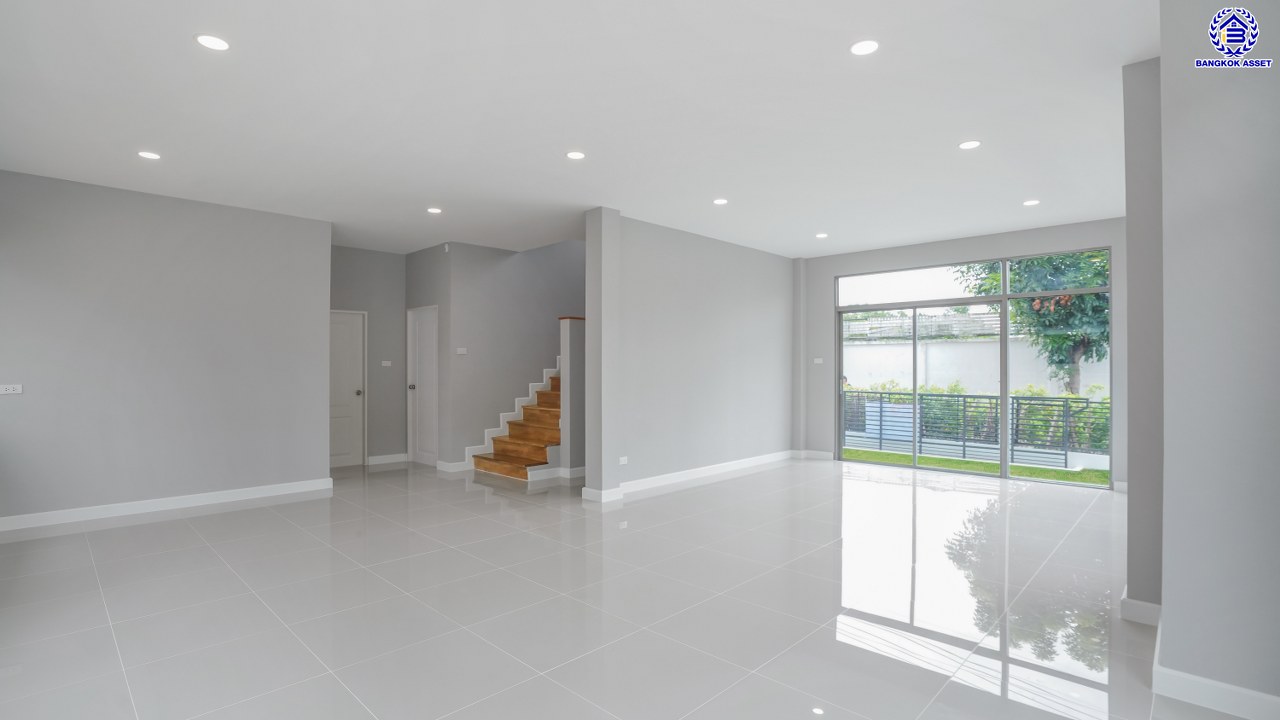 บ้านมือสองตกแต่งใหม่ โครงการ เพอร์เฟคเพลส3 ราชพฤกษ์ คุณภาพแบรนด์ Property Perfect เนื้อที่ 64 ตร.ว. พื้นที่ใช้สอย 210.06 ตร.ม. หลังใหญ่ตอบโจทย์ทุกการอยู่อาศัย ฟังก์ชัน 3 ห้องนอน 3 ห้องน้ำ 2 ที่จอดรถ บนทำเลติดถนนราชพฤกษ์ ใกล้วงเวียนพระราม5 และรถไฟฟ้าสายสีม่วง "สถานีบางรักน้อยท่าอิฐ"