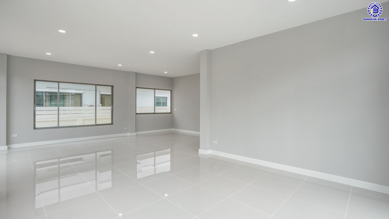 บ้านมือสองตกแต่งใหม่ โครงการ เพอร์เฟคเพลส3 ราชพฤกษ์ คุณภาพแบรนด์ Property Perfect เนื้อที่ 64 ตร.ว. พื้นที่ใช้สอย 210.06 ตร.ม. หลังใหญ่ตอบโจทย์ทุกการอยู่อาศัย ฟังก์ชัน 3 ห้องนอน 3 ห้องน้ำ 2 ที่จอดรถ บนทำเลติดถนนราชพฤกษ์ ใกล้วงเวียนพระราม5 และรถไฟฟ้าสายสีม่วง "สถานีบางรักน้อยท่าอิฐ"