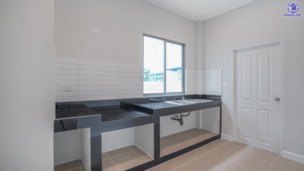 บ้านมือสองตกแต่งใหม่ โครงการ เพอร์เฟคเพลส3 ราชพฤกษ์ คุณภาพแบรนด์ Property Perfect เนื้อที่ 64 ตร.ว. พื้นที่ใช้สอย 210.06 ตร.ม. หลังใหญ่ตอบโจทย์ทุกการอยู่อาศัย ฟังก์ชัน 3 ห้องนอน 3 ห้องน้ำ 2 ที่จอดรถ บนทำเลติดถนนราชพฤกษ์ ใกล้วงเวียนพระราม5 และรถไฟฟ้าสายสีม่วง "สถานีบางรักน้อยท่าอิฐ"