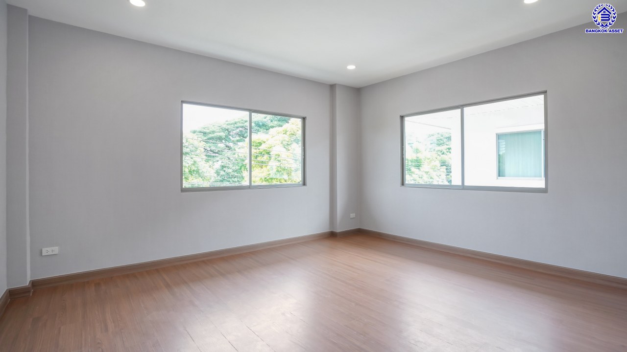 บ้านมือสองตกแต่งใหม่ โครงการ เพอร์เฟคเพลส3 ราชพฤกษ์ คุณภาพแบรนด์ Property Perfect เนื้อที่ 64 ตร.ว. พื้นที่ใช้สอย 210.06 ตร.ม. หลังใหญ่ตอบโจทย์ทุกการอยู่อาศัย ฟังก์ชัน 3 ห้องนอน 3 ห้องน้ำ 2 ที่จอดรถ บนทำเลติดถนนราชพฤกษ์ ใกล้วงเวียนพระราม5 และรถไฟฟ้าสายสีม่วง "สถานีบางรักน้อยท่าอิฐ"