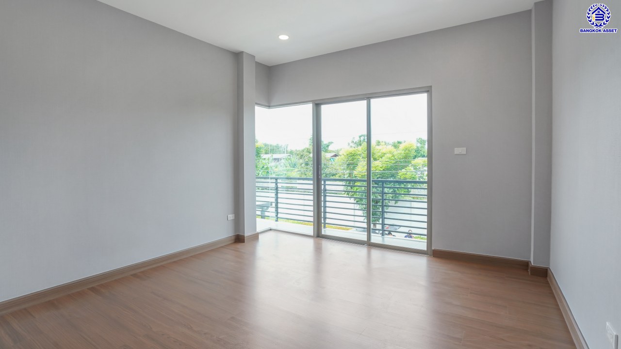 บ้านมือสองตกแต่งใหม่ โครงการ เพอร์เฟคเพลส3 ราชพฤกษ์ คุณภาพแบรนด์ Property Perfect เนื้อที่ 64 ตร.ว. พื้นที่ใช้สอย 210.06 ตร.ม. หลังใหญ่ตอบโจทย์ทุกการอยู่อาศัย ฟังก์ชัน 3 ห้องนอน 3 ห้องน้ำ 2 ที่จอดรถ บนทำเลติดถนนราชพฤกษ์ ใกล้วงเวียนพระราม5 และรถไฟฟ้าสายสีม่วง "สถานีบางรักน้อยท่าอิฐ"