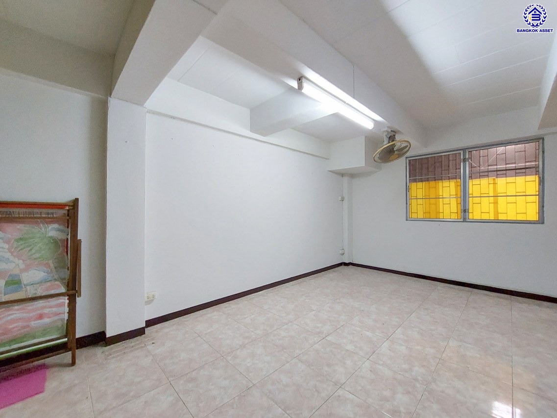 *****อาคารพาณิชย์มือสองนนทบุรี โครงการ ยัวร์เฮ้าส์ บางกรวย-ไทรน้อย เนื้อที่ 28 ตร.ว. พื้นที่ใช้สอย 250 ตร.ม. ฟังก์ชัน 3 ห้องนอน 4 ห้องน้ำ 1 ที่จอดรถ บนทำเลดีเชื่อมต่อ เชื่อมต่อถนนเทอดพระเกียรติ, ถนนจรัญสนิทวงศ์, ถนนนครอินทร์, ถนนราชพฤกษ์ และใกล้จุดขึ้นทางด่วน "ศรีรัช" ในราคาคุ้มสุดๆ