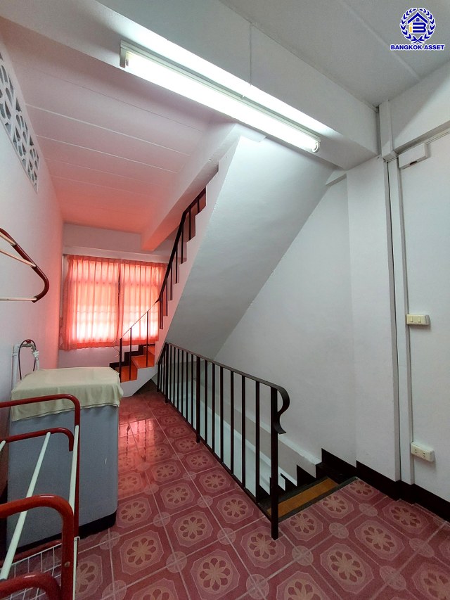 *****อาคารพาณิชย์มือสองนนทบุรี โครงการ ยัวร์เฮ้าส์ บางกรวย-ไทรน้อย เนื้อที่ 28 ตร.ว. พื้นที่ใช้สอย 250 ตร.ม. ฟังก์ชัน 3 ห้องนอน 4 ห้องน้ำ 1 ที่จอดรถ บนทำเลดีเชื่อมต่อ เชื่อมต่อถนนเทอดพระเกียรติ, ถนนจรัญสนิทวงศ์, ถนนนครอินทร์, ถนนราชพฤกษ์ และใกล้จุดขึ้นทางด่วน "ศรีรัช" ในราคาคุ้มสุดๆ