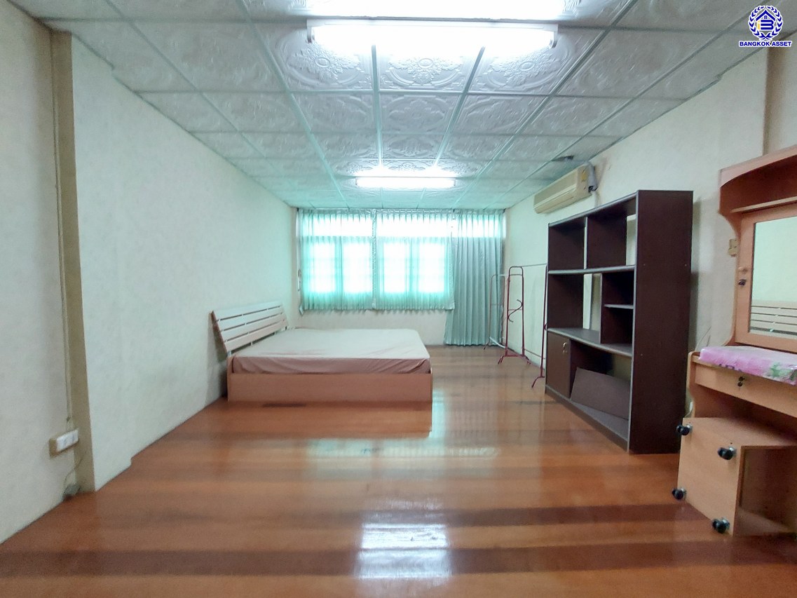 *****อาคารพาณิชย์มือสองนนทบุรี โครงการ ยัวร์เฮ้าส์ บางกรวย-ไทรน้อย เนื้อที่ 28 ตร.ว. พื้นที่ใช้สอย 250 ตร.ม. ฟังก์ชัน 3 ห้องนอน 4 ห้องน้ำ 1 ที่จอดรถ บนทำเลดีเชื่อมต่อ เชื่อมต่อถนนเทอดพระเกียรติ, ถนนจรัญสนิทวงศ์, ถนนนครอินทร์, ถนนราชพฤกษ์ และใกล้จุดขึ้นทางด่วน "ศรีรัช" ในราคาคุ้มสุดๆ