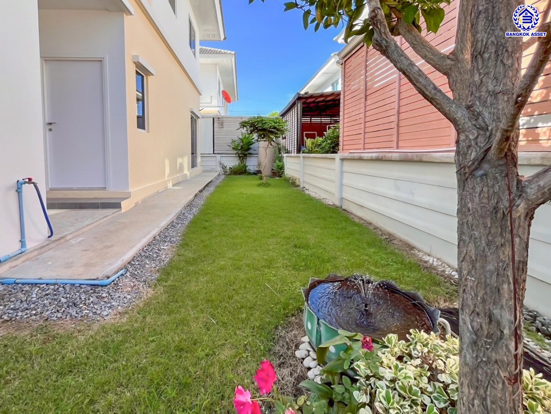 บ้านแฝดมือสอง โครงการ เดอะแพลนท์ คลองบางไผ่ สเตชั่น กาญจนาภิเษก เนื้อที่ 35.10 ตร.ว. พื้นที่ใช้สอย 120 ตร.ม. ฟังก์ชัน 2 ห้องนอน 3 ห้องน้ำ 2 ที่จอดรถ บ้านสวยบนทำเลเดินทางสะดวก เชื่อมต่อถนนรัตนาธิเบศร์ ถนนกาญจนาภิเษก ใกล้รถไฟฟ้าสายสีม่วง "สถานีคลองบางไผ่" และจุดขึ้นทางด่วน "กาญจนาภิเษก" ราคาดีพร้อมอยู่