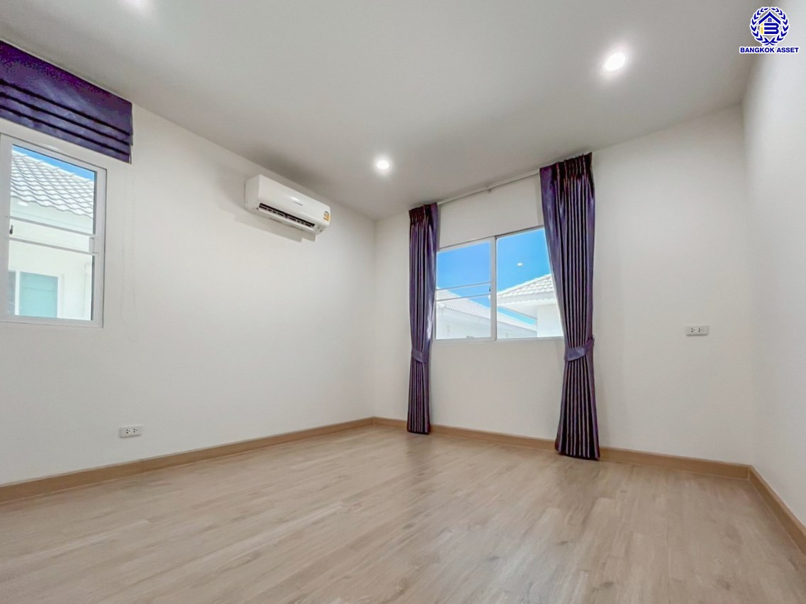 บ้านแฝดมือสอง โครงการ เดอะแพลนท์ คลองบางไผ่ สเตชั่น กาญจนาภิเษก เนื้อที่ 35.10 ตร.ว. พื้นที่ใช้สอย 120 ตร.ม. ฟังก์ชัน 2 ห้องนอน 3 ห้องน้ำ 2 ที่จอดรถ บ้านสวยบนทำเลเดินทางสะดวก เชื่อมต่อถนนรัตนาธิเบศร์ ถนนกาญจนาภิเษก ใกล้รถไฟฟ้าสายสีม่วง "สถานีคลองบางไผ่" และจุดขึ้นทางด่วน "กาญจนาภิเษก" ราคาดีพร้อมอยู่