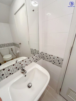 บ้านแฝดมือสอง โครงการ เดอะแพลนท์ คลองบางไผ่ สเตชั่น กาญจนาภิเษก เนื้อที่ 35.10 ตร.ว. พื้นที่ใช้สอย 120 ตร.ม. ฟังก์ชัน 2 ห้องนอน 3 ห้องน้ำ 2 ที่จอดรถ บ้านสวยบนทำเลเดินทางสะดวก เชื่อมต่อถนนรัตนาธิเบศร์ ถนนกาญจนาภิเษก ใกล้รถไฟฟ้าสายสีม่วง "สถานีคลองบางไผ่" และจุดขึ้นทางด่วน "กาญจนาภิเษก" ราคาดีพร้อมอยู่