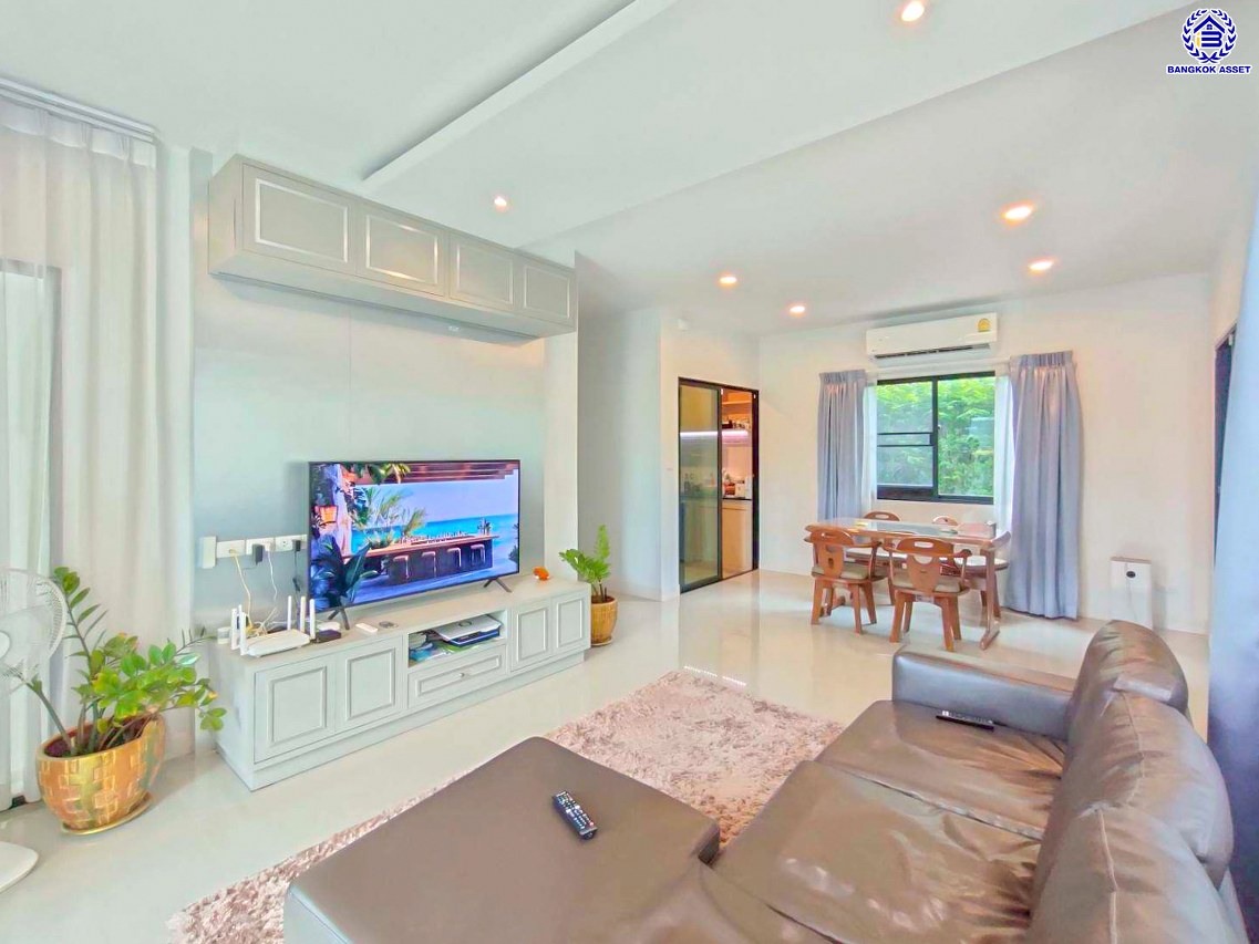 บ้านเดี่ยวมือสองย่านนนทบุรี โครงการ คณาสิริ ศาลายา-ปิ่นเกล้า เนื้อที่ 71.70 ตร.ว. พื้นที่ใช้สอย 180 ตร.ม. ฟังก์ชัน 4 ห้องนอน 3 ห้องน้ำ 2 ที่จอดรถ แถมฟรี เครื่องปรับอากาศ และ เครื่องทำน้ำอุ่น โครงการบนทำเลดี เชื่อมต่อถนนสำเร็จพัฒนา ถนนกาญจนาภิเษก ซอยกันตนา และใกล้จุดขึ้นทางด่วน "ศรีรัช"