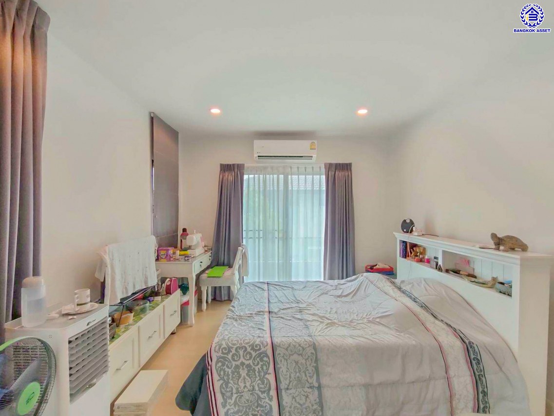 บ้านเดี่ยวมือสองย่านนนทบุรี โครงการ คณาสิริ ศาลายา-ปิ่นเกล้า เนื้อที่ 71.70 ตร.ว. พื้นที่ใช้สอย 180 ตร.ม. ฟังก์ชัน 4 ห้องนอน 3 ห้องน้ำ 2 ที่จอดรถ แถมฟรี เครื่องปรับอากาศ และ เครื่องทำน้ำอุ่น โครงการบนทำเลดี เชื่อมต่อถนนสำเร็จพัฒนา ถนนกาญจนาภิเษก ซอยกันตนา และใกล้จุดขึ้นทางด่วน "ศรีรัช"