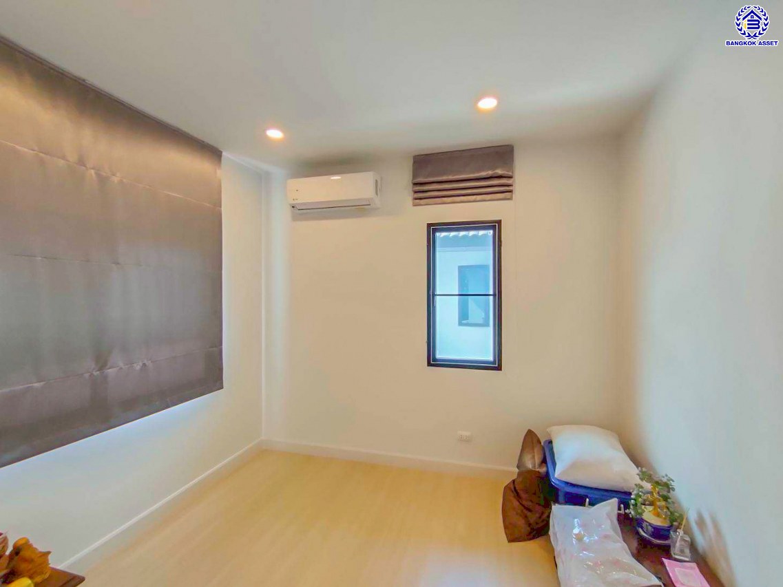 บ้านเดี่ยวมือสองย่านนนทบุรี โครงการ คณาสิริ ศาลายา-ปิ่นเกล้า เนื้อที่ 71.70 ตร.ว. พื้นที่ใช้สอย 180 ตร.ม. ฟังก์ชัน 4 ห้องนอน 3 ห้องน้ำ 2 ที่จอดรถ แถมฟรี เครื่องปรับอากาศ และ เครื่องทำน้ำอุ่น โครงการบนทำเลดี เชื่อมต่อถนนสำเร็จพัฒนา ถนนกาญจนาภิเษก ซอยกันตนา และใกล้จุดขึ้นทางด่วน "ศรีรัช"