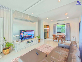 บ้านเดี่ยวมือสองย่านนนทบุรี โครงการ คณาสิริ ศาลายา-ปิ่นเกล้า เนื้อที่ 71.70 ตร.ว. พื้นที่ใช้สอย 180 ตร.ม. ฟังก์ชัน 4 ห้องนอน 3 ห้องน้ำ 2 ที่จอดรถ แถมฟรี เครื่องปรับอากาศ และ เครื่องทำน้ำอุ่น โครงการบนทำเลดี เชื่อมต่อถนนสำเร็จพัฒนา ถนนกาญจนาภิเษก ซอยกันตนา และใกล้จุดขึ้นทางด่วน "ศรีรัช"