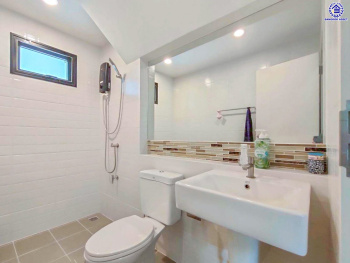 บ้านเดี่ยวมือสองย่านนนทบุรี โครงการ คณาสิริ ศาลายา-ปิ่นเกล้า เนื้อที่ 71.70 ตร.ว. พื้นที่ใช้สอย 180 ตร.ม. ฟังก์ชัน 4 ห้องนอน 3 ห้องน้ำ 2 ที่จอดรถ แถมฟรี เครื่องปรับอากาศ และ เครื่องทำน้ำอุ่น โครงการบนทำเลดี เชื่อมต่อถนนสำเร็จพัฒนา ถนนกาญจนาภิเษก ซอยกันตนา และใกล้จุดขึ้นทางด่วน "ศรีรัช"