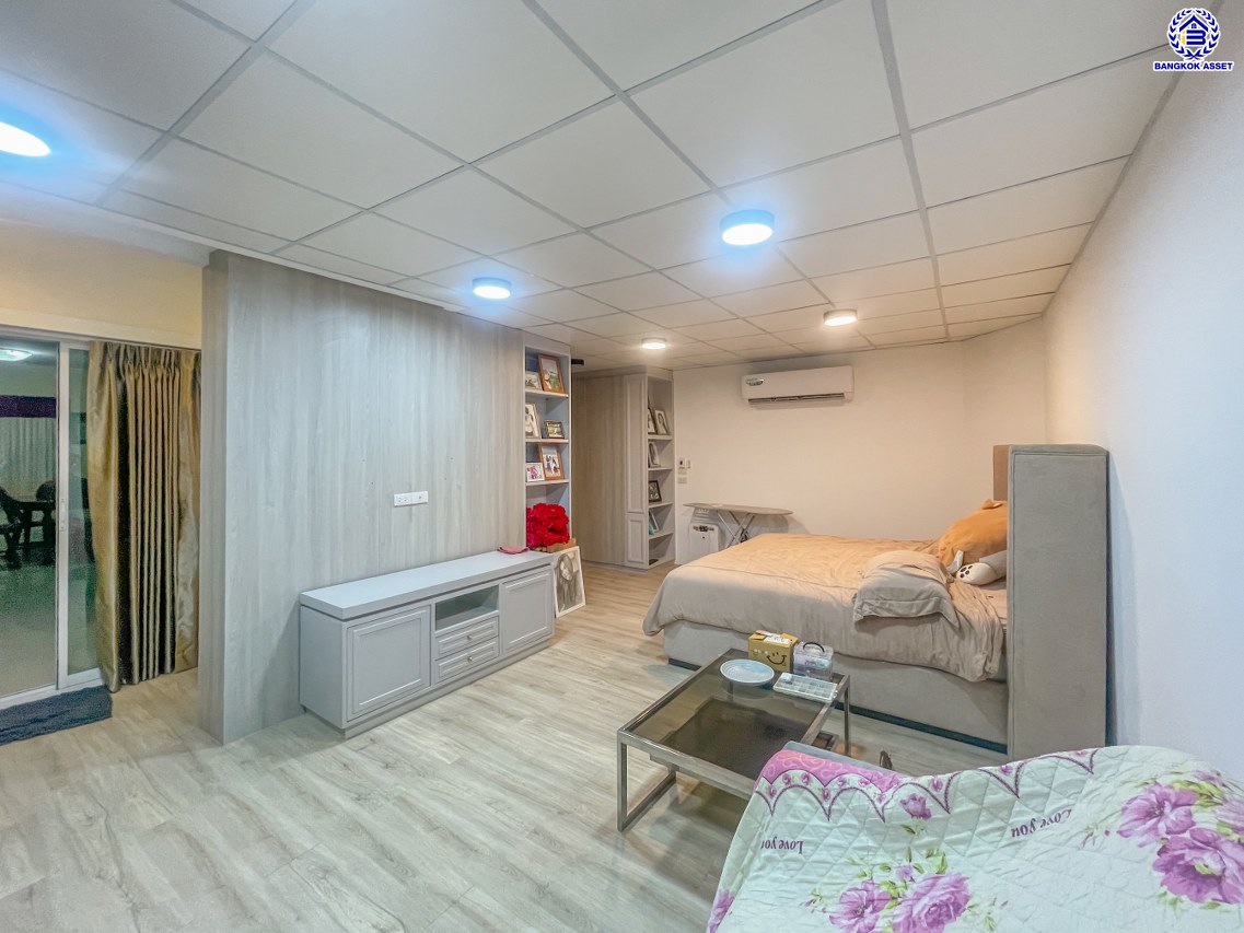 บ้านเดี่ยวมือสองนนทบุรี โครงการ พฤกษาวิลเลจ11 รัตนาธิเบศร์ เนื้อที่กว้างถึง 50.30 ตร.ว. พื้นที่ใช้สอย 130 ตร.ม. ฟังก์ชัน 4 ห้องนอน 3 ห้องน้ำ 1 ที่จอดรถ บนทำเลดี เดินทางสะดวก เชื่อมต่อถนนรัตนาธิเบศร์ และถนนราชพฤกษ์ ใกล้รถไฟฟ้าสายสีม่วง "สถานีบางรักน้อยท่าอิฐ" จองเลย!