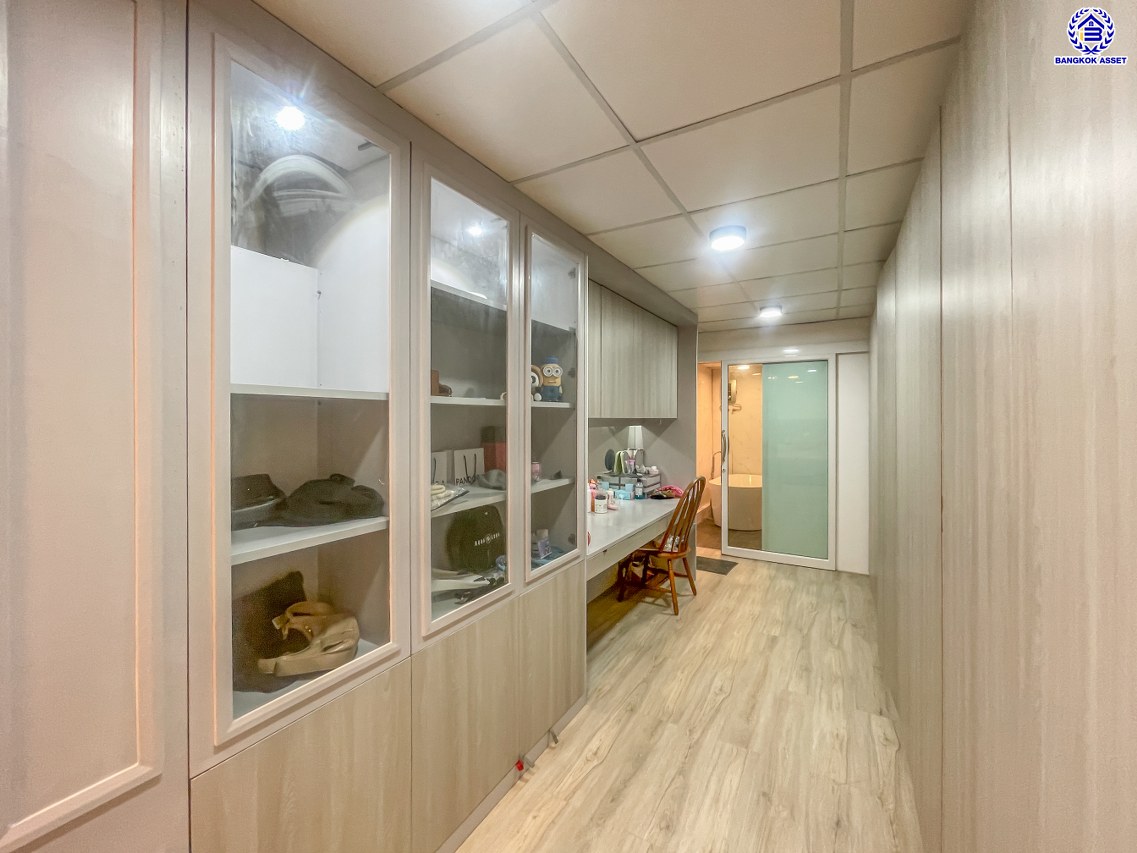 บ้านเดี่ยวมือสองนนทบุรี โครงการ พฤกษาวิลเลจ11 รัตนาธิเบศร์ เนื้อที่กว้างถึง 50.30 ตร.ว. พื้นที่ใช้สอย 130 ตร.ม. ฟังก์ชัน 4 ห้องนอน 3 ห้องน้ำ 1 ที่จอดรถ บนทำเลดี เดินทางสะดวก เชื่อมต่อถนนรัตนาธิเบศร์ และถนนราชพฤกษ์ ใกล้รถไฟฟ้าสายสีม่วง "สถานีบางรักน้อยท่าอิฐ" จองเลย!