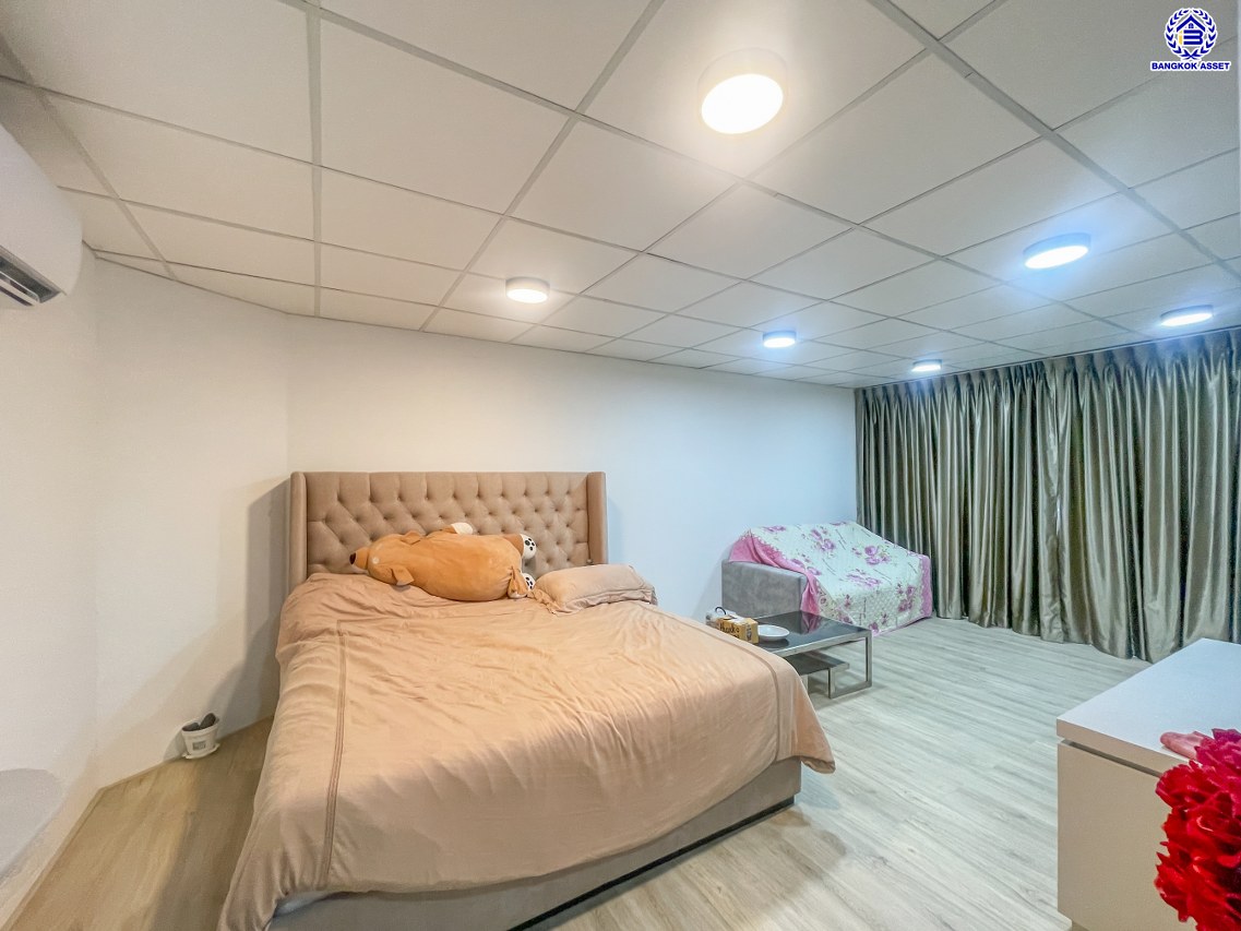 บ้านเดี่ยวมือสองนนทบุรี โครงการ พฤกษาวิลเลจ11 รัตนาธิเบศร์ เนื้อที่กว้างถึง 50.30 ตร.ว. พื้นที่ใช้สอย 130 ตร.ม. ฟังก์ชัน 4 ห้องนอน 3 ห้องน้ำ 1 ที่จอดรถ บนทำเลดี เดินทางสะดวก เชื่อมต่อถนนรัตนาธิเบศร์ และถนนราชพฤกษ์ ใกล้รถไฟฟ้าสายสีม่วง "สถานีบางรักน้อยท่าอิฐ" จองเลย!