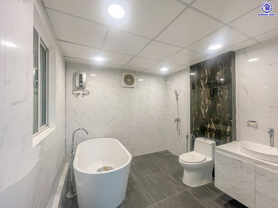 บ้านเดี่ยวมือสองนนทบุรี โครงการ พฤกษาวิลเลจ11 รัตนาธิเบศร์ เนื้อที่กว้างถึง 50.30 ตร.ว. พื้นที่ใช้สอย 130 ตร.ม. ฟังก์ชัน 4 ห้องนอน 3 ห้องน้ำ 1 ที่จอดรถ บนทำเลดี เดินทางสะดวก เชื่อมต่อถนนรัตนาธิเบศร์ และถนนราชพฤกษ์ ใกล้รถไฟฟ้าสายสีม่วง "สถานีบางรักน้อยท่าอิฐ" จองเลย!