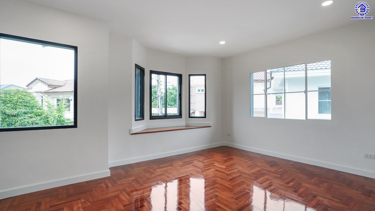 บ้านมือสองตกแต่งใหม่ แบรนด์ LH โครงการ มัณฑนา ราชพฤกษ์ เนื้อที่ 58.5 ตร.ว. พื้นที่ใช้สอย 177.21 ตร.ม. ฟังก์ชัน 3 ห้องนอน 3 ห้องน้ำ จอดรถได้ 2 คัน พร้อมพื้นที่รอบบ้านกว้างขวาง Facilities ตอบโจทย์ทุกกิจกรรม บนทำเลใกล้วงเวียนพระราม5 เซ็นทรัลเวสต์เกต และรถไฟฟ้าสายสีม่วง "สถานีบางรักน้อยท่าอิฐ"