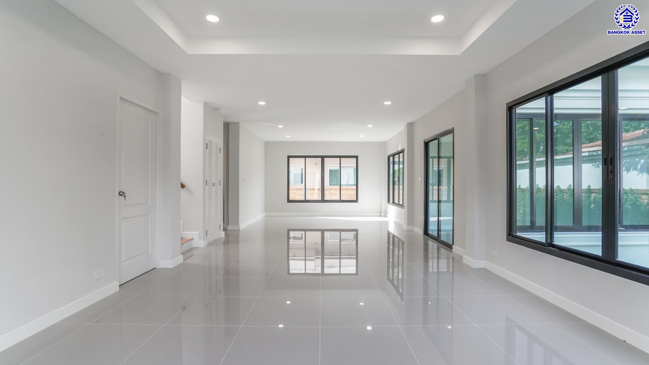 บ้านมือสองตกแต่งใหม่ โครงการ ราชพฤกษ์ บางบอน4 เนื้อที่ 102.8 ตร.ว. ฟังก์ชัน 4 ห้องนอน 3 ห้องน้ำ จอดรถได้ 2 คัน บนพื้นที่ใช้สอย 231.6 ตร.ม. บนทำเลศักยภาพ เชื่อมต่อหลายเส้นทาง ใกล้เดอะมอลล์บางแค จุดขึ้นทางด่วน "พระราม2" และรถไฟฟ้าสายสีน้ำเงิน "สถานีหลักสอง"