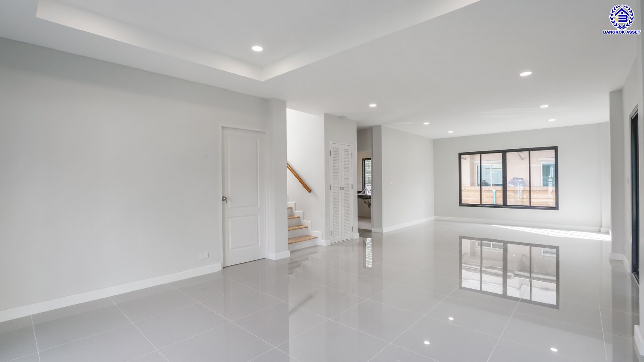 บ้านมือสองตกแต่งใหม่ โครงการ ราชพฤกษ์ บางบอน4 เนื้อที่ 102.8 ตร.ว. ฟังก์ชัน 4 ห้องนอน 3 ห้องน้ำ จอดรถได้ 2 คัน บนพื้นที่ใช้สอย 231.6 ตร.ม. บนทำเลศักยภาพ เชื่อมต่อหลายเส้นทาง ใกล้เดอะมอลล์บางแค จุดขึ้นทางด่วน "พระราม2" และรถไฟฟ้าสายสีน้ำเงิน "สถานีหลักสอง"