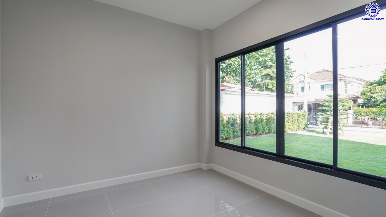 บ้านมือสองตกแต่งใหม่ โครงการ ราชพฤกษ์ บางบอน4 เนื้อที่ 102.8 ตร.ว. ฟังก์ชัน 4 ห้องนอน 3 ห้องน้ำ จอดรถได้ 2 คัน บนพื้นที่ใช้สอย 231.6 ตร.ม. บนทำเลศักยภาพ เชื่อมต่อหลายเส้นทาง ใกล้เดอะมอลล์บางแค จุดขึ้นทางด่วน "พระราม2" และรถไฟฟ้าสายสีน้ำเงิน "สถานีหลักสอง"