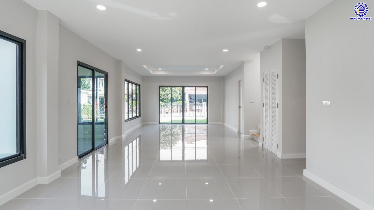 บ้านมือสองตกแต่งใหม่ โครงการ ราชพฤกษ์ บางบอน4 เนื้อที่ 102.8 ตร.ว. ฟังก์ชัน 4 ห้องนอน 3 ห้องน้ำ จอดรถได้ 2 คัน บนพื้นที่ใช้สอย 231.6 ตร.ม. บนทำเลศักยภาพ เชื่อมต่อหลายเส้นทาง ใกล้เดอะมอลล์บางแค จุดขึ้นทางด่วน "พระราม2" และรถไฟฟ้าสายสีน้ำเงิน "สถานีหลักสอง"