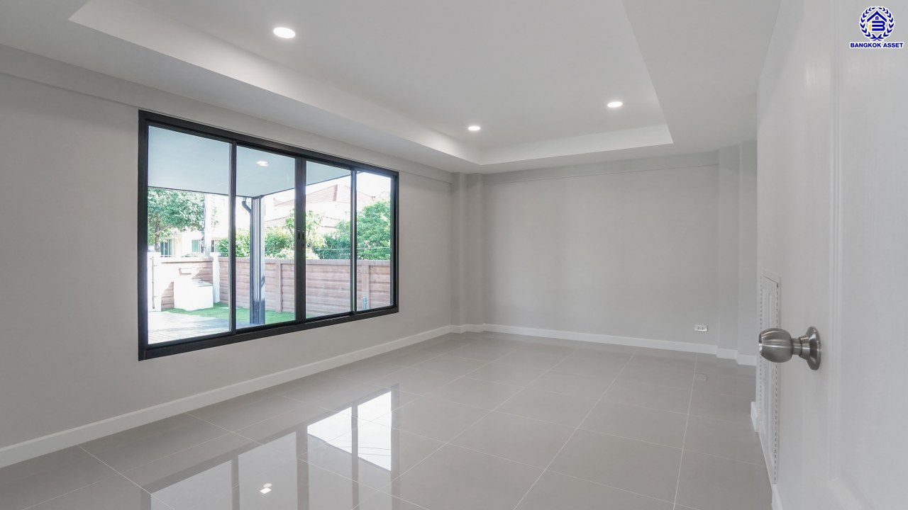 บ้านมือสองตกแต่งใหม่ โครงการ ราชพฤกษ์ บางบอน4 เนื้อที่ 102.8 ตร.ว. ฟังก์ชัน 4 ห้องนอน 3 ห้องน้ำ จอดรถได้ 2 คัน บนพื้นที่ใช้สอย 231.6 ตร.ม. บนทำเลศักยภาพ เชื่อมต่อหลายเส้นทาง ใกล้เดอะมอลล์บางแค จุดขึ้นทางด่วน "พระราม2" และรถไฟฟ้าสายสีน้ำเงิน "สถานีหลักสอง"