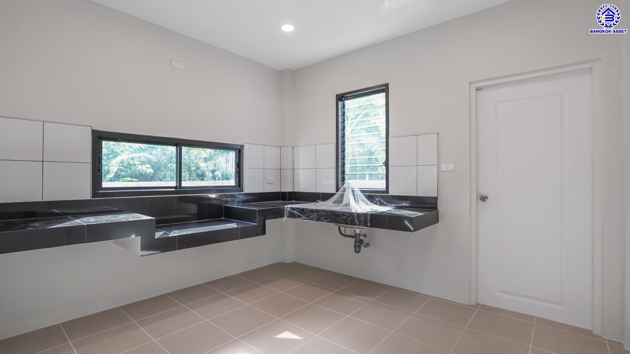 บ้านมือสองตกแต่งใหม่ โครงการ ราชพฤกษ์ บางบอน4 เนื้อที่ 102.8 ตร.ว. ฟังก์ชัน 4 ห้องนอน 3 ห้องน้ำ จอดรถได้ 2 คัน บนพื้นที่ใช้สอย 231.6 ตร.ม. บนทำเลศักยภาพ เชื่อมต่อหลายเส้นทาง ใกล้เดอะมอลล์บางแค จุดขึ้นทางด่วน "พระราม2" และรถไฟฟ้าสายสีน้ำเงิน "สถานีหลักสอง"