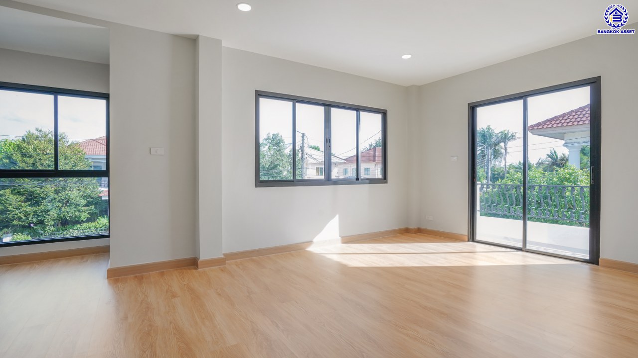 บ้านมือสองตกแต่งใหม่ โครงการ ราชพฤกษ์ บางบอน4 เนื้อที่ 102.8 ตร.ว. ฟังก์ชัน 4 ห้องนอน 3 ห้องน้ำ จอดรถได้ 2 คัน บนพื้นที่ใช้สอย 231.6 ตร.ม. บนทำเลศักยภาพ เชื่อมต่อหลายเส้นทาง ใกล้เดอะมอลล์บางแค จุดขึ้นทางด่วน "พระราม2" และรถไฟฟ้าสายสีน้ำเงิน "สถานีหลักสอง"