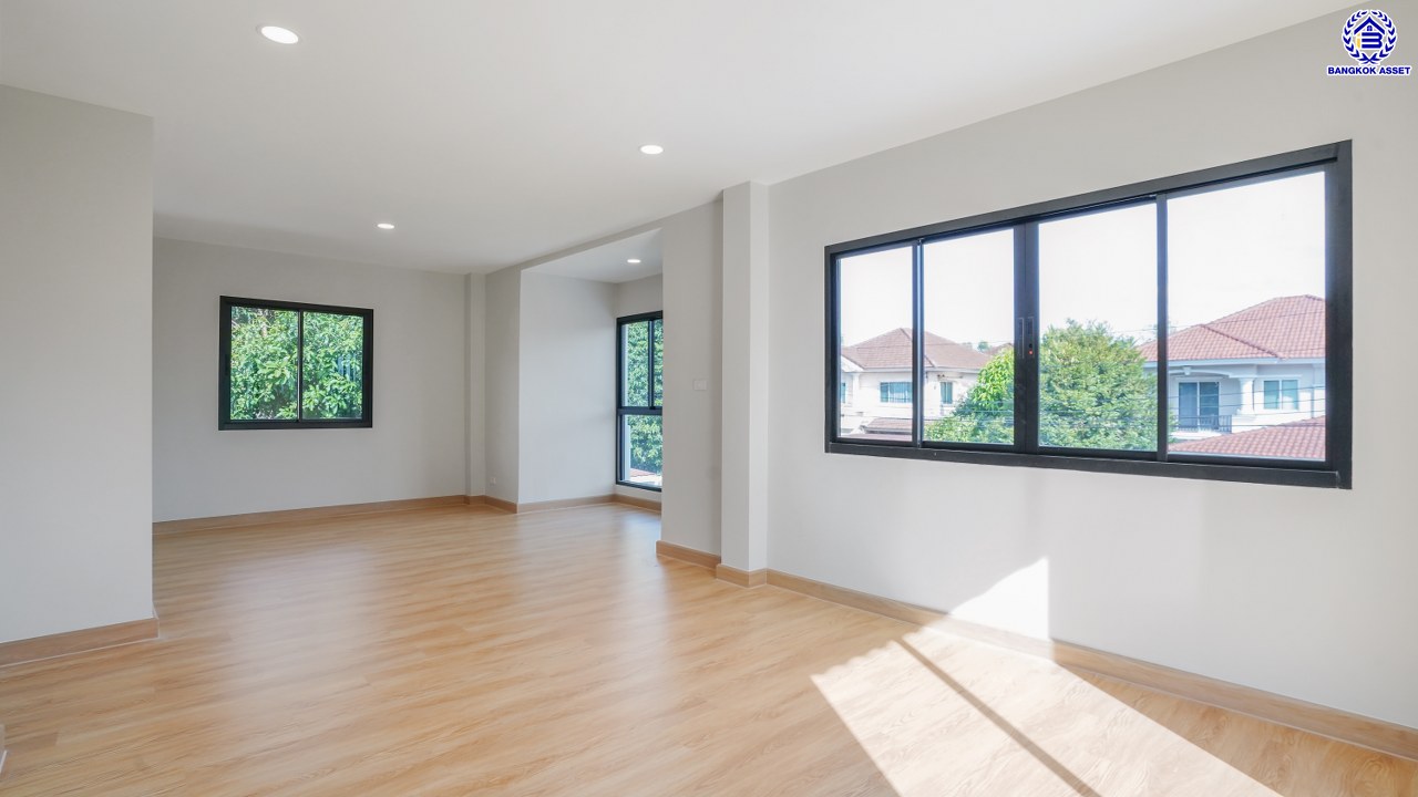 บ้านมือสองตกแต่งใหม่ โครงการ ราชพฤกษ์ บางบอน4 เนื้อที่ 102.8 ตร.ว. ฟังก์ชัน 4 ห้องนอน 3 ห้องน้ำ จอดรถได้ 2 คัน บนพื้นที่ใช้สอย 231.6 ตร.ม. บนทำเลศักยภาพ เชื่อมต่อหลายเส้นทาง ใกล้เดอะมอลล์บางแค จุดขึ้นทางด่วน "พระราม2" และรถไฟฟ้าสายสีน้ำเงิน "สถานีหลักสอง"