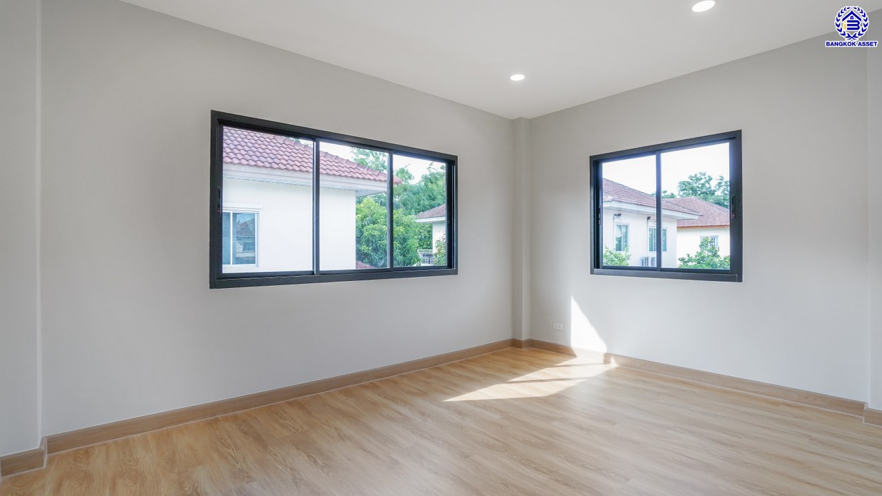 บ้านมือสองตกแต่งใหม่ โครงการ ราชพฤกษ์ บางบอน4 เนื้อที่ 102.8 ตร.ว. ฟังก์ชัน 4 ห้องนอน 3 ห้องน้ำ จอดรถได้ 2 คัน บนพื้นที่ใช้สอย 231.6 ตร.ม. บนทำเลศักยภาพ เชื่อมต่อหลายเส้นทาง ใกล้เดอะมอลล์บางแค จุดขึ้นทางด่วน "พระราม2" และรถไฟฟ้าสายสีน้ำเงิน "สถานีหลักสอง"