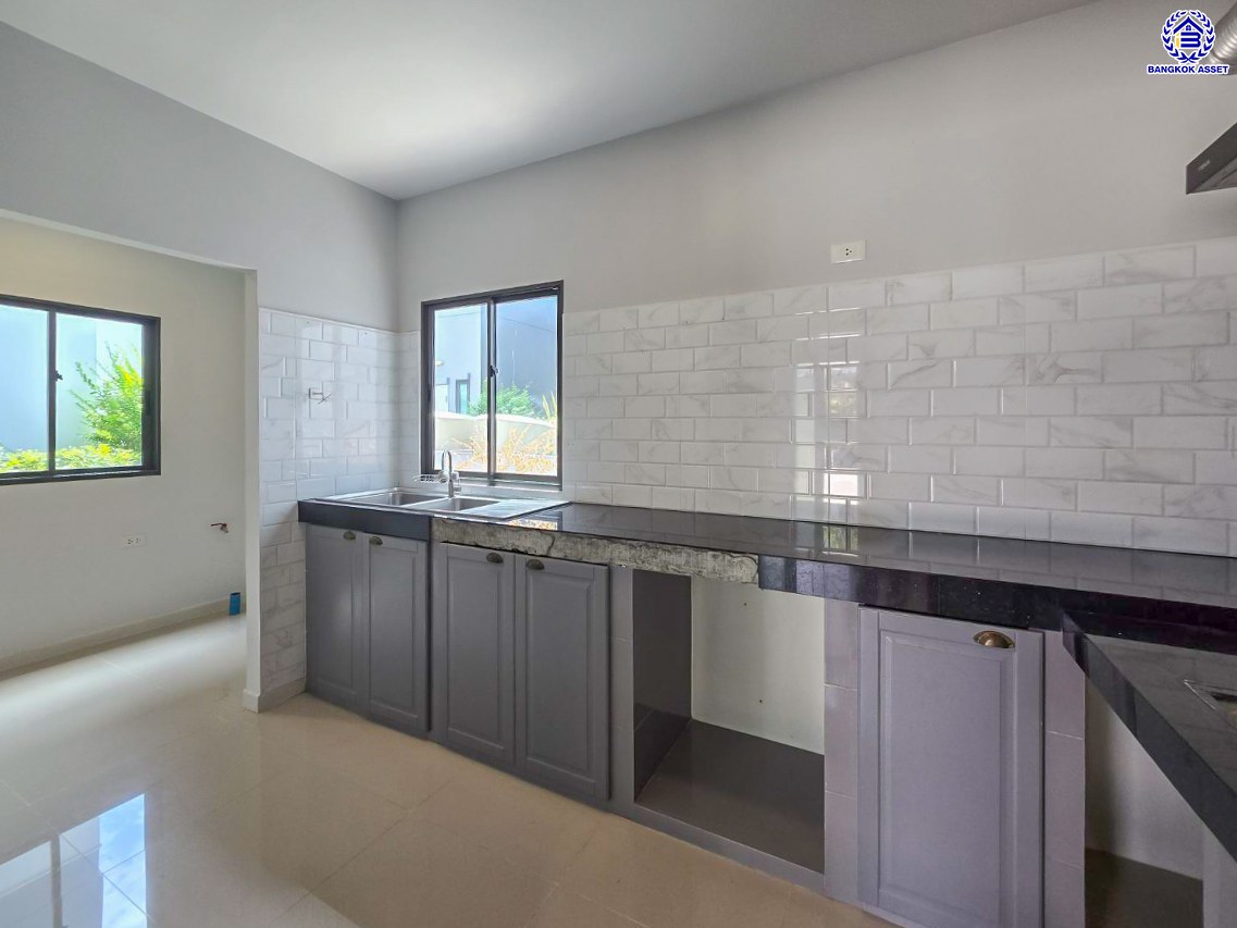 *****บ้านเดี่ยวมือสองปทุมธานี โครงการ อณาสิริ ราชพฤกษ์-346 เนื้อที่กว้างถึง 55.40 ตร.ว. พื้นที่ใช้สอย 161 ตร.ม. ฟังก์ชัน 3 ห้องนอน 3 ห้องน้ำ 2 ที่จอดรถ บนทำเลเดินทางสะดวก เชื่อมต่อ ถนนราชพฤกษ์, ถนนสะพานนนทบุรี-บางบัวทอง ใกล้จุดขึ้นทางด่วน "ศรีสมาน" ใกล้โรบินสันศรีสมาน และ โรบินสันราชพฤกษ์