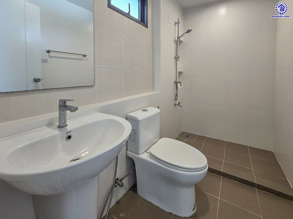 *****บ้านเดี่ยวมือสองปทุมธานี โครงการ อณาสิริ ราชพฤกษ์-346 เนื้อที่กว้างถึง 55.40 ตร.ว. พื้นที่ใช้สอย 161 ตร.ม. ฟังก์ชัน 3 ห้องนอน 3 ห้องน้ำ 2 ที่จอดรถ บนทำเลเดินทางสะดวก เชื่อมต่อ ถนนราชพฤกษ์, ถนนสะพานนนทบุรี-บางบัวทอง ใกล้จุดขึ้นทางด่วน "ศรีสมาน" ใกล้โรบินสันศรีสมาน และ โรบินสันราชพฤกษ์