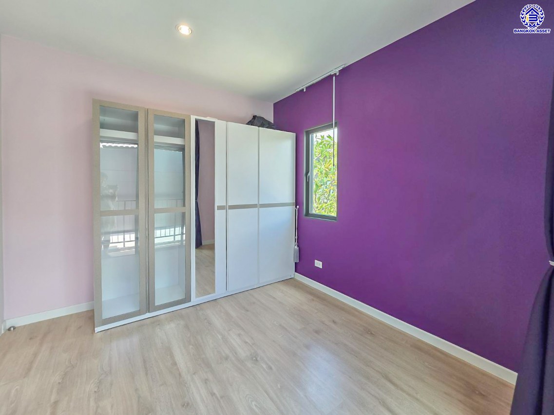 *****บ้านเดี่ยวมือสองปทุมธานี โครงการ อณาสิริ ราชพฤกษ์-346 เนื้อที่กว้างถึง 55.40 ตร.ว. พื้นที่ใช้สอย 161 ตร.ม. ฟังก์ชัน 3 ห้องนอน 3 ห้องน้ำ 2 ที่จอดรถ บนทำเลเดินทางสะดวก เชื่อมต่อ ถนนราชพฤกษ์, ถนนสะพานนนทบุรี-บางบัวทอง ใกล้จุดขึ้นทางด่วน "ศรีสมาน" ใกล้โรบินสันศรีสมาน และ โรบินสันราชพฤกษ์